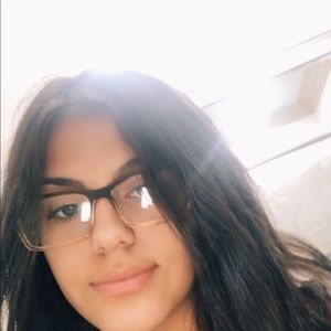 Meet your Posher, Denise